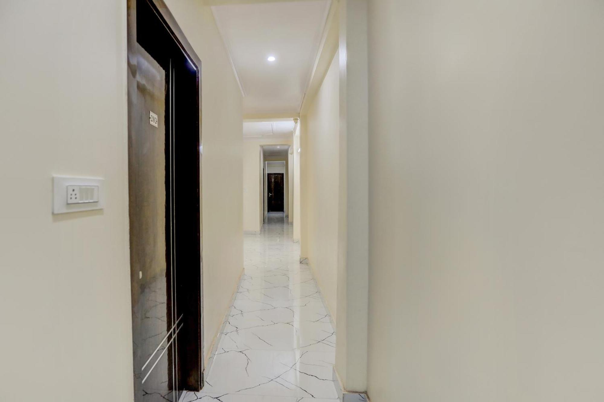 Hotel O Diamond Inn New Delhi Exterior foto