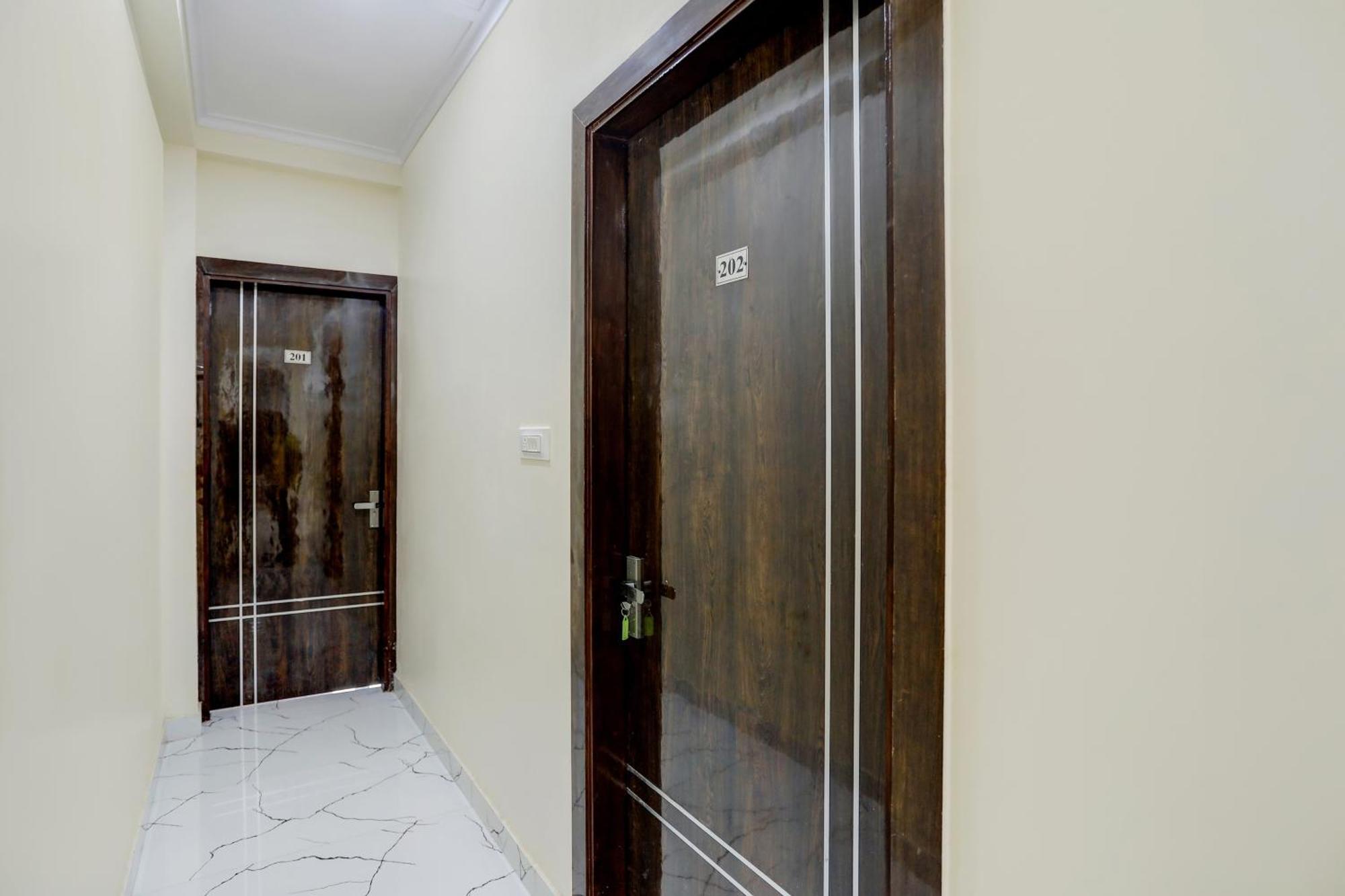 Hotel O Diamond Inn New Delhi Exterior foto